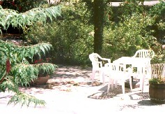 Ruheplatz am Haus in der Sonne